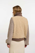 Cargar imagen en el visor de la galería, Chaqueta Cuello Alto Bimaterial