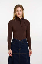 Cargar imagen en el visor de la galería, Camiseta Cuello Lazada Coffee