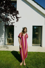 Cargar imagen en el visor de la galería, Vestido Ale Rayas Fucsia