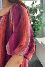 Cargar imagen en el visor de la galería, Vestido Ale Rayas Fucsia
