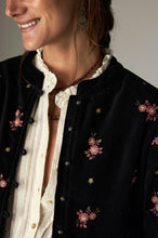 Cargar imagen en el visor de la galería, Chaqueta Antoinette Night Roses