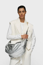 Cargar imagen en el visor de la galería, Bolso Banana Silver
