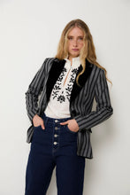 Cargar imagen en el visor de la galería, Blazer Ana Rayas Gris