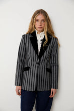 Cargar imagen en el visor de la galería, Blazer Ana Rayas Gris