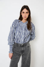 Cargar imagen en el visor de la galería, Blusa Venice Nido Azul