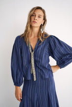 Cargar imagen en el visor de la galería, Blusa Lisa Blue Stripes