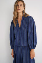Cargar imagen en el visor de la galería, Blusa Lisa Blue Stripes