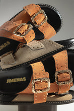 Cargar imagen en el visor de la galería, Sandalias Carlota Serraje Arena