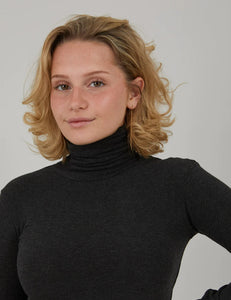 Top Cuello Lana Negro