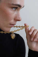 Cargar imagen en el visor de la galería, Charm Bellota