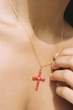 Cargar imagen en el visor de la galería, Collar Cruz Coral
