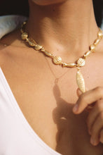 Cargar imagen en el visor de la galería, Collar Pez Oro