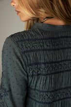 Cargar imagen en el visor de la galería, Blusa Darla Vintage Turquoise