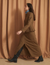 Cargar imagen en el visor de la galería, Falda Sara Harris Camel