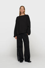Cargar imagen en el visor de la galería, Camisa Flowy Black