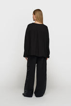 Cargar imagen en el visor de la galería, Camisa Flowy Black