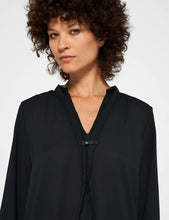 Cargar imagen en el visor de la galería, Blusa Flowy Black