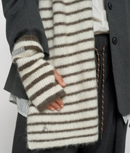 Cargar imagen en el visor de la galería, Guantes Hairy Knit Stripes Ecru Portobello