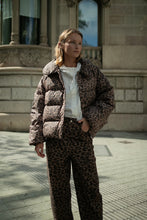 Cargar imagen en el visor de la galería, Chaqueta Animal Print