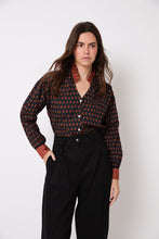 Cargar imagen en el visor de la galería, Blusa Poli Piña Negro