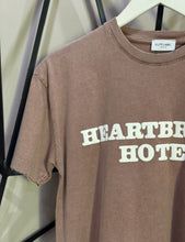 Cargar imagen en el visor de la galería, Camiseta Hotel