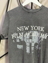 Cargar imagen en el visor de la galería, Camiseta NY Academy