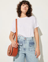 Cargar imagen en el visor de la galería, Camiseta Too White