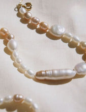Cargar imagen en el visor de la galería, Collar Lolita Pink Pearls