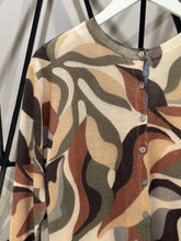 Cargar imagen en el visor de la galería, Cardigan Camouflage