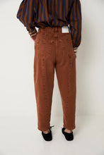 Cargar imagen en el visor de la galería, Vaqueros Corsé Tachas Camel