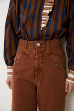 Cargar imagen en el visor de la galería, Vaqueros Corsé Tachas Camel