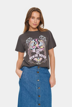 Cargar imagen en el visor de la galería, Camiseta Be Kind Your Mind