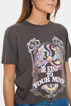 Cargar imagen en el visor de la galería, Camiseta Be Kind Your Mind