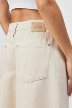Cargar imagen en el visor de la galería, Bermudas None Cream