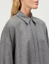 Cargar imagen en el visor de la galería, Camisa Oshia Grey