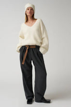 Cargar imagen en el visor de la galería, Jersey Pleat Ecru