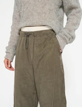 Cargar imagen en el visor de la galería, Pantalones Parachute