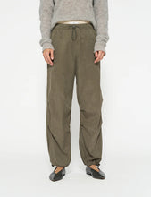Cargar imagen en el visor de la galería, Pantalones Parachute
