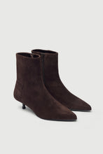 Cargar imagen en el visor de la galería, Botines Paula Brown Suede