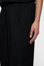 Cargar imagen en el visor de la galería, Pantalones Shiny Black