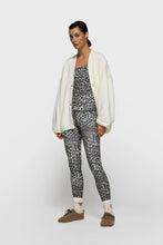 Cargar imagen en el visor de la galería, Camiseta Tank Leopard