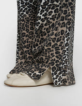 Cargar imagen en el visor de la galería, Falda Scuba Leopard