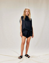 Cargar imagen en el visor de la galería, Short Satin Black