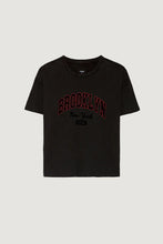Cargar imagen en el visor de la galería, Camiseta Brooklyn