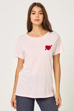 Cargar imagen en el visor de la galería, Camiseta Heart Baby Pink