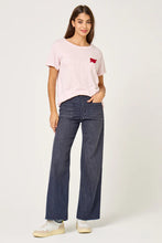 Cargar imagen en el visor de la galería, Camiseta Heart Baby Pink