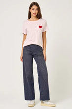 Cargar imagen en el visor de la galería, Camiseta Heart Baby Pink