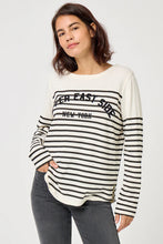 Cargar imagen en el visor de la galería, Camiseta Upper East Side