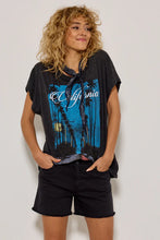 Cargar imagen en el visor de la galería, Camiseta California