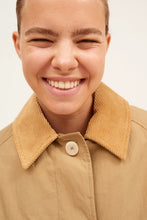 Cargar imagen en el visor de la galería, Trench Vera Camel